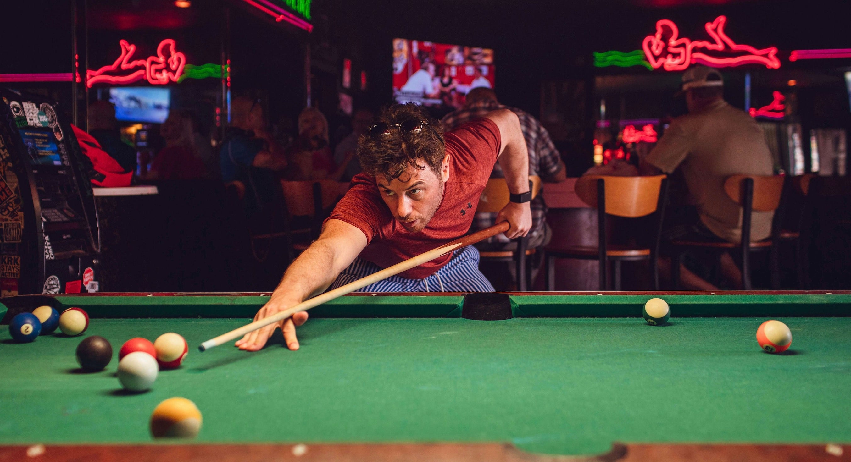 Flock, Flock App, Flock hangout, meet up, meetup, meetup app, billiard, experiences, marketplace, flock marketplace, experience economy, berlin,