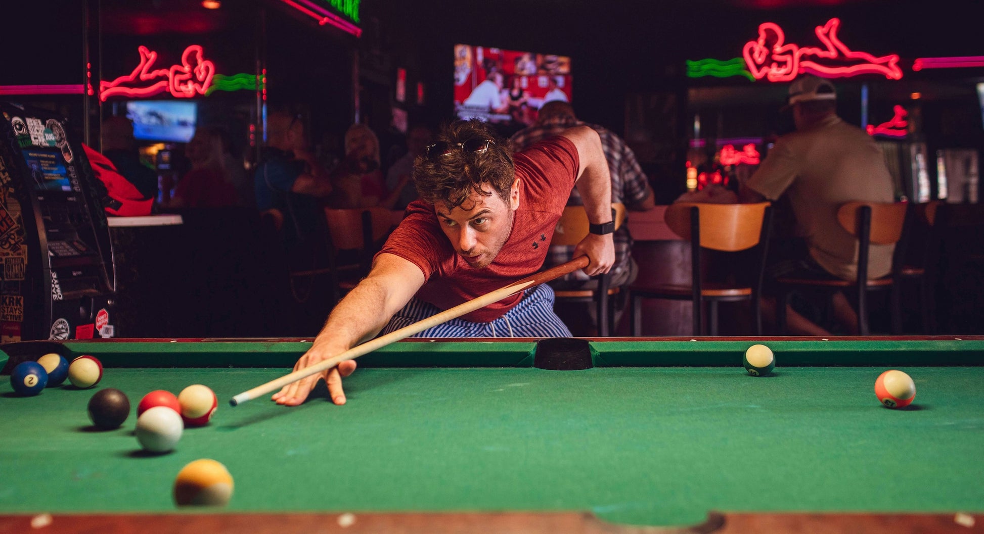 Learn to play billiard in Berlin, billiard, flock, social, pool game, pool, flock app, 